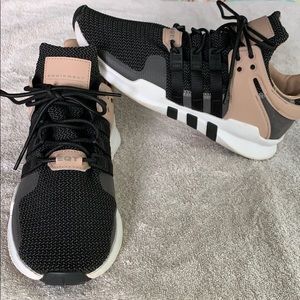 Women’s Adidas sz 9 US. $40.00